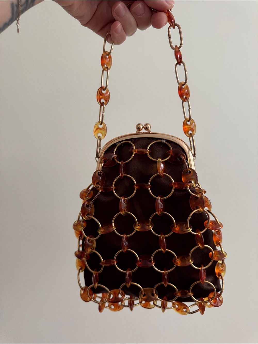 Vintage-Inspired Amber Ring-Link Evening Bag - Brown